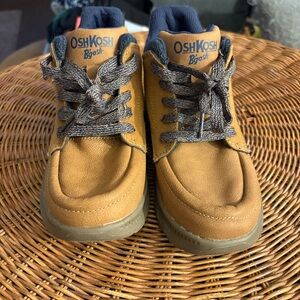 OshKosh B'gosh Tan Boys Boots NWOT Size 2M